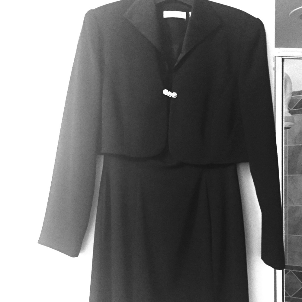 Anne Taylor: Little black dress with jacket